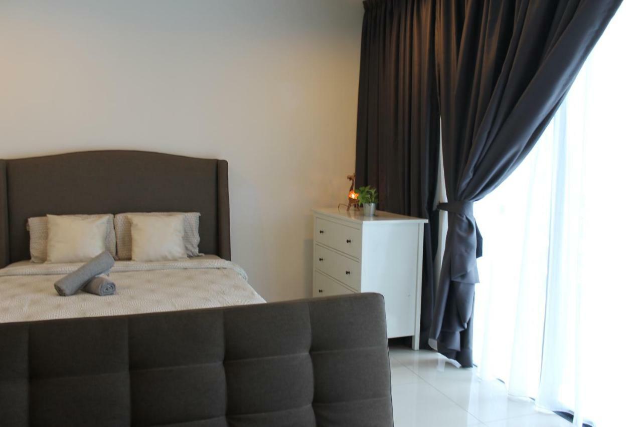 Vivian'S Studio Trefoil Setia Alam Shah Alam Luaran gambar