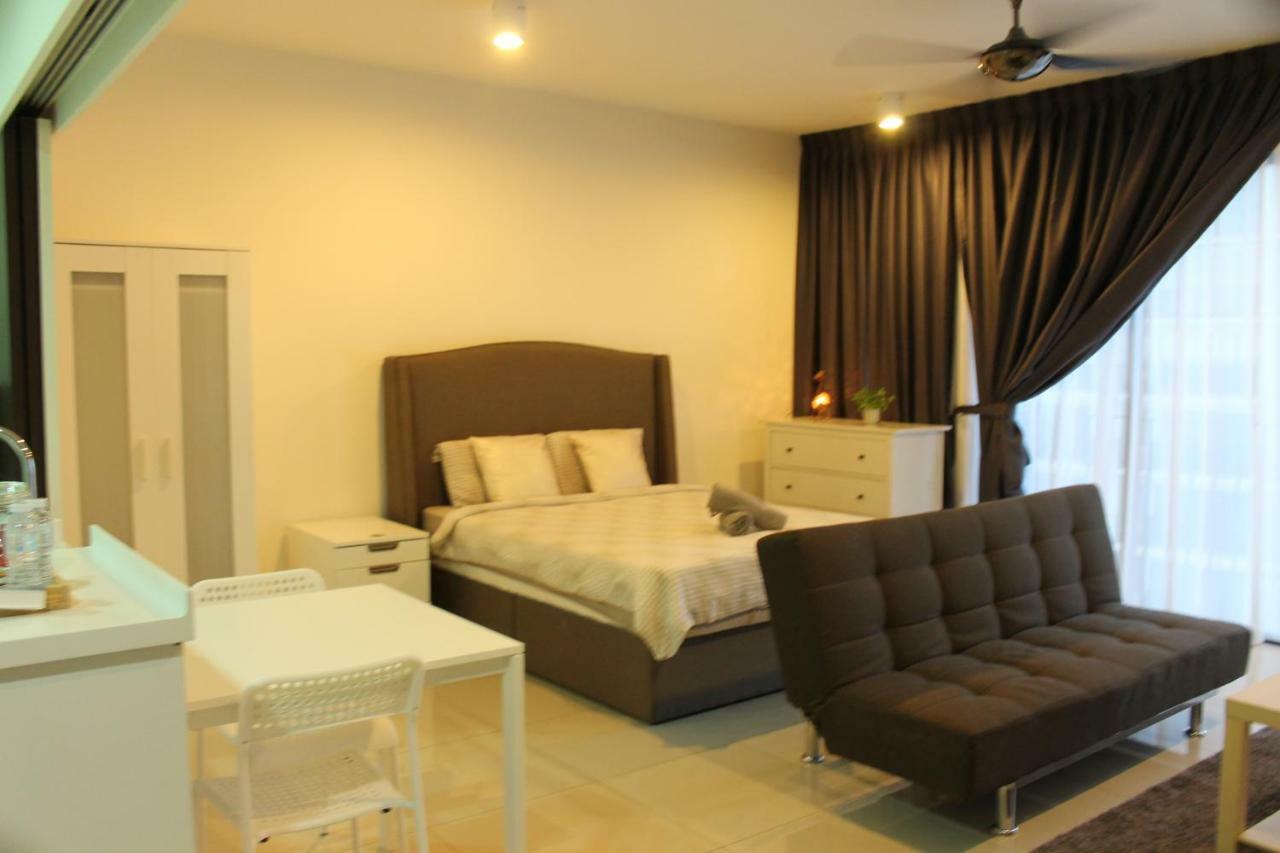Vivian'S Studio Trefoil Setia Alam Shah Alam Luaran gambar